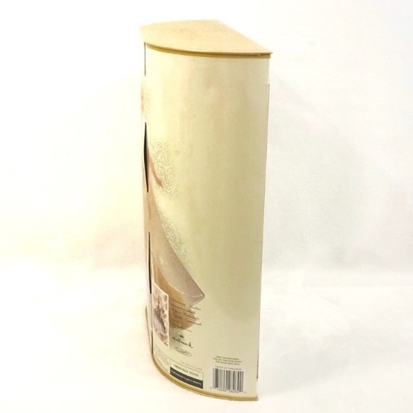 Mattel Barbie 2000 Edition - Gold and White Gown - Picture 5 of 10